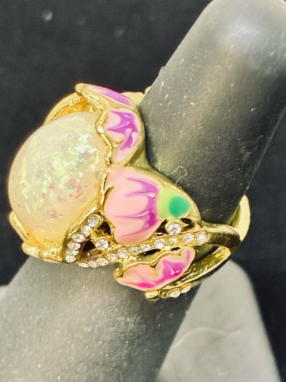 vintage-style cocktail ring 
Sz.5.25